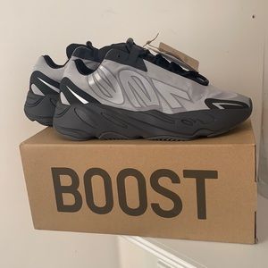 Yeezy 700 boost 🔥🔥🔥🔥🔥
